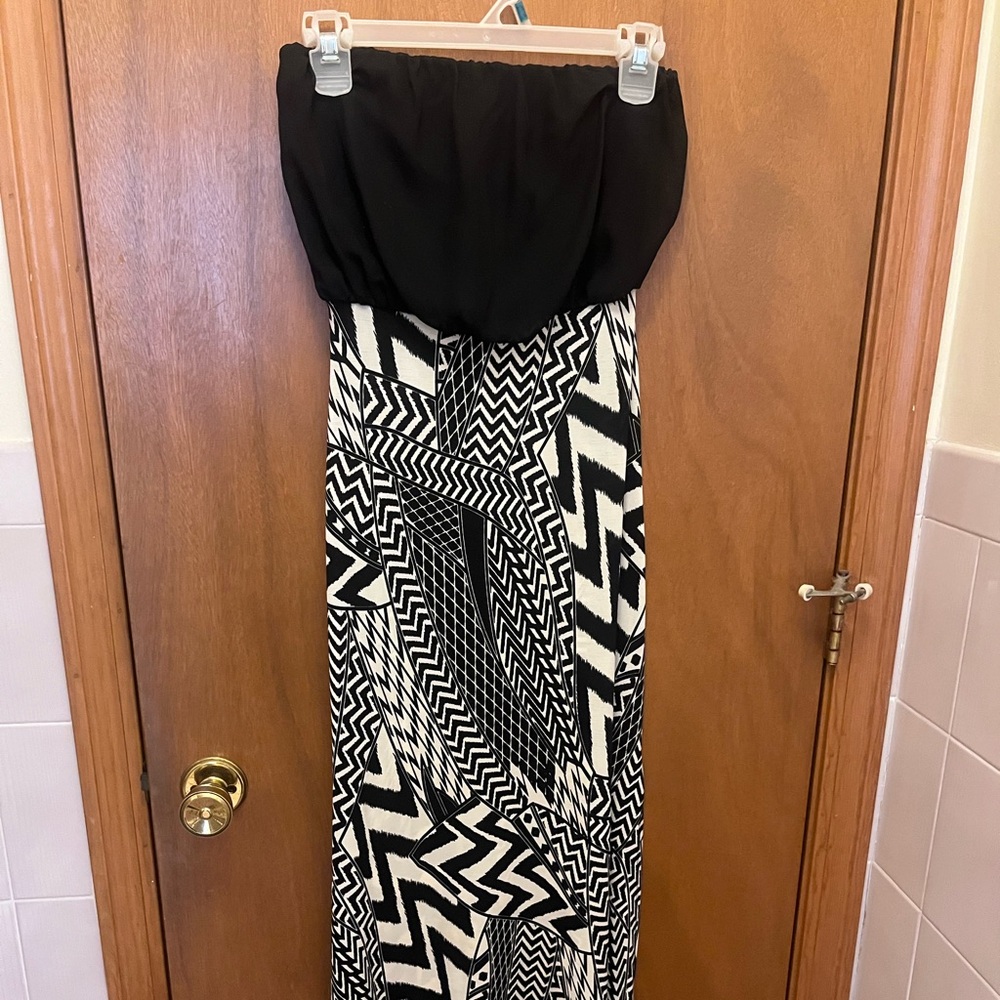 Black and White Geometric Maxi Dress